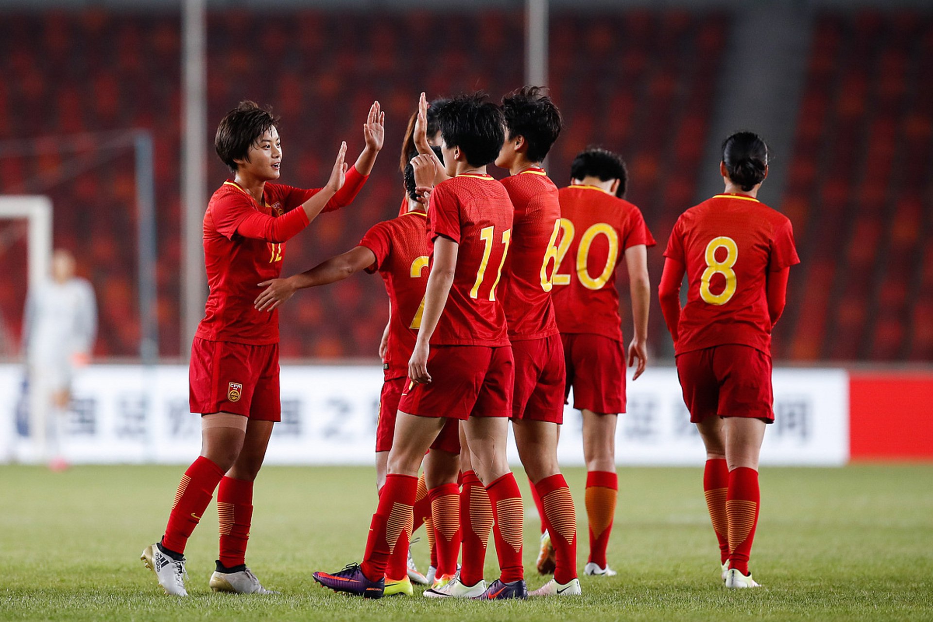 拼尽全力！女足国家队备战终极对决