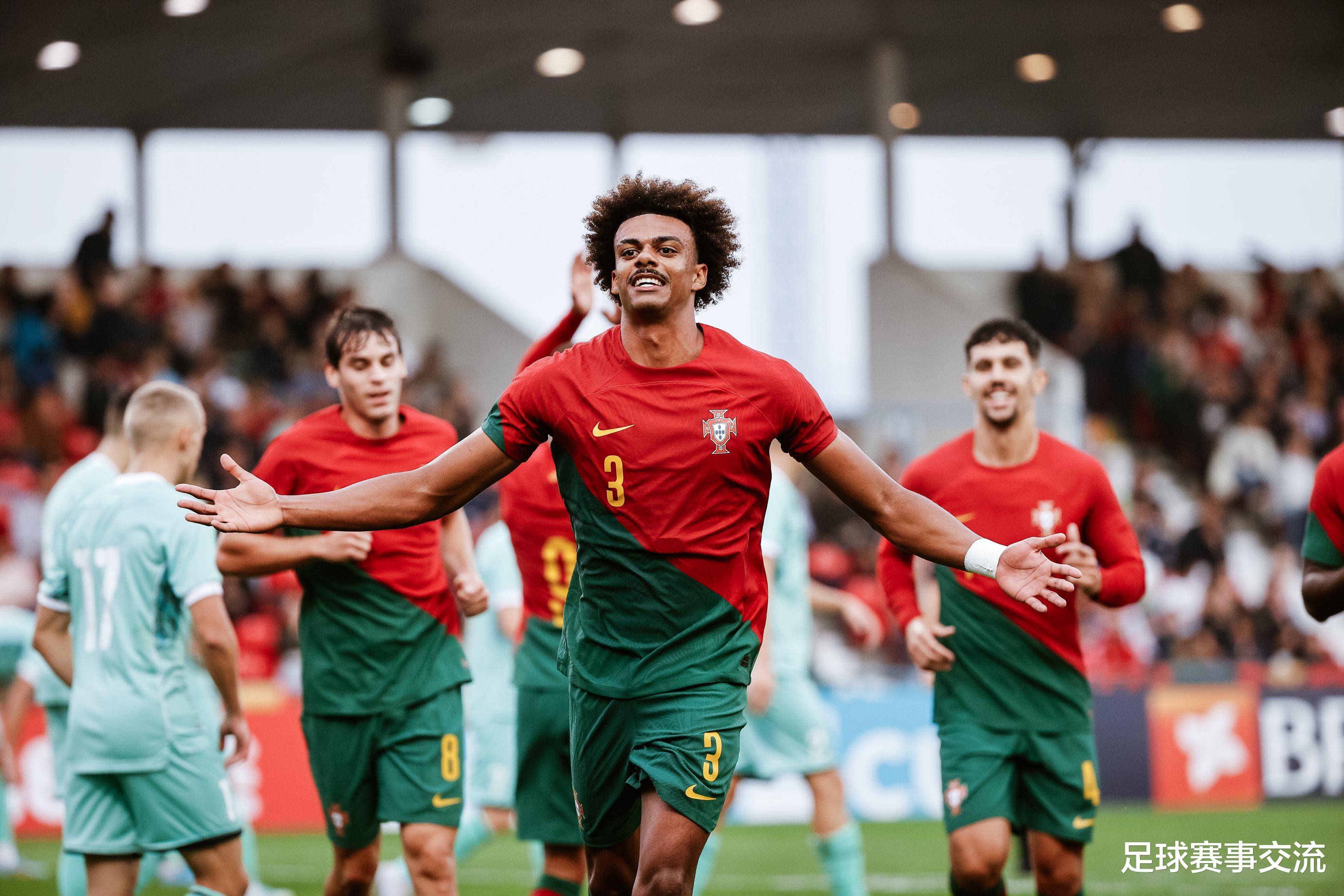 包含中东足球甲级别球队积极备战周末比赛的词条