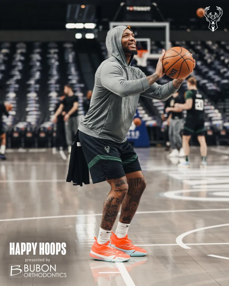 半岛体育登录-雄鹿队主教练晒出荣誉后开始新季训练