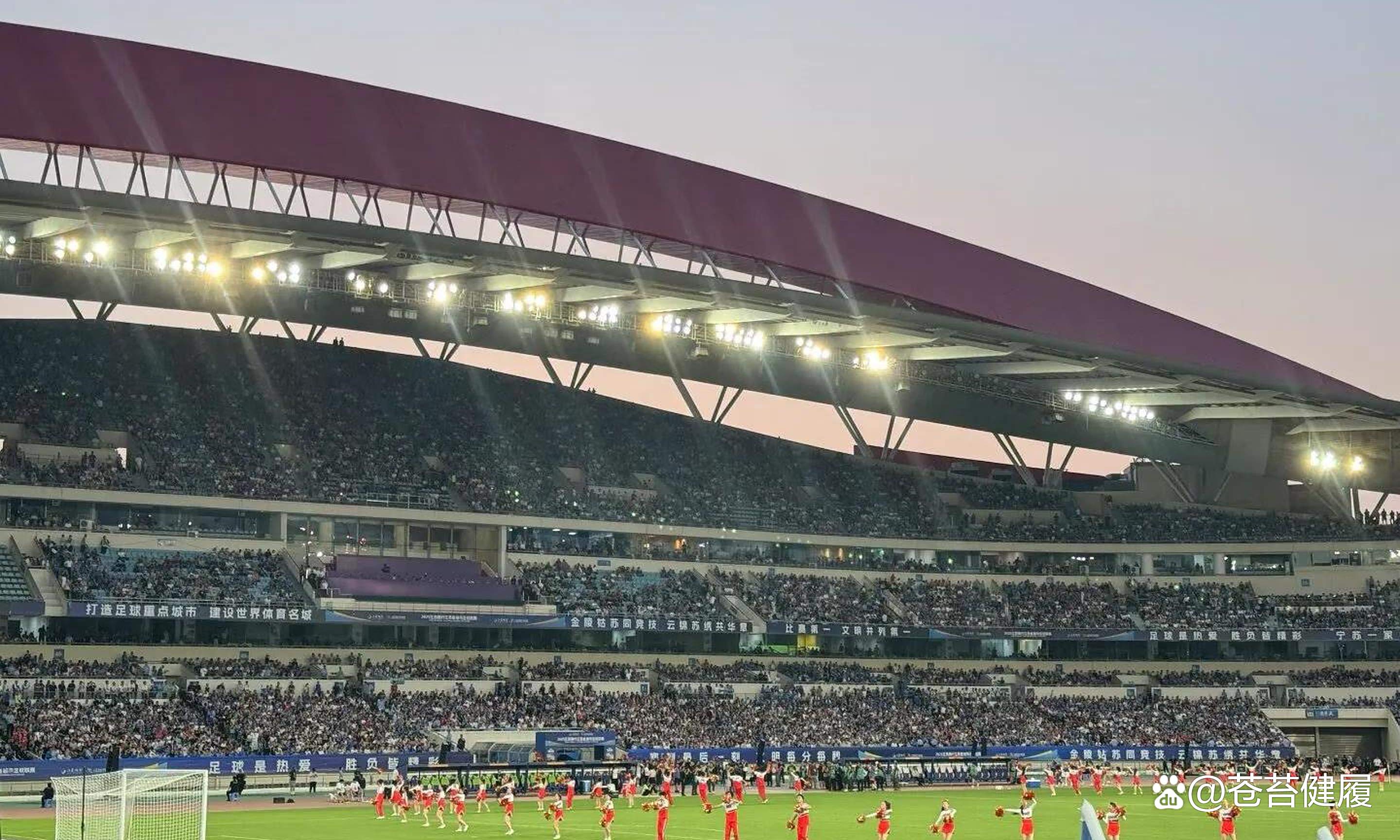 半岛体育链接-各国足球联赛持续升温，球迷热情高涨的简单介绍