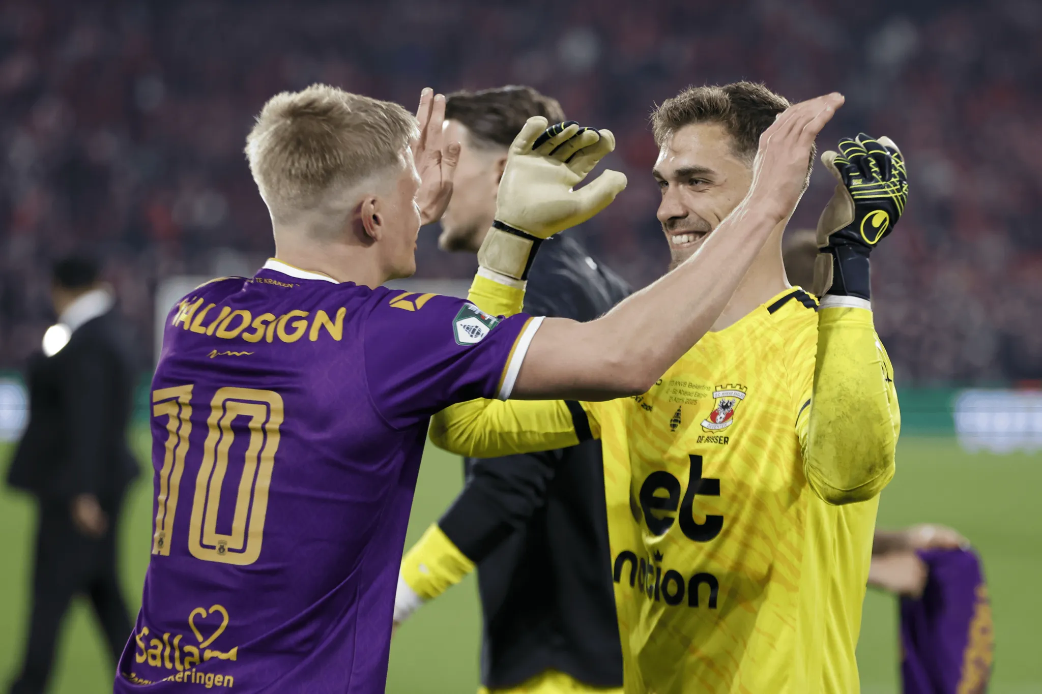 半岛体育app下载地址-包含荷兰田径运动员速度惊人，勇夺金牌的词条