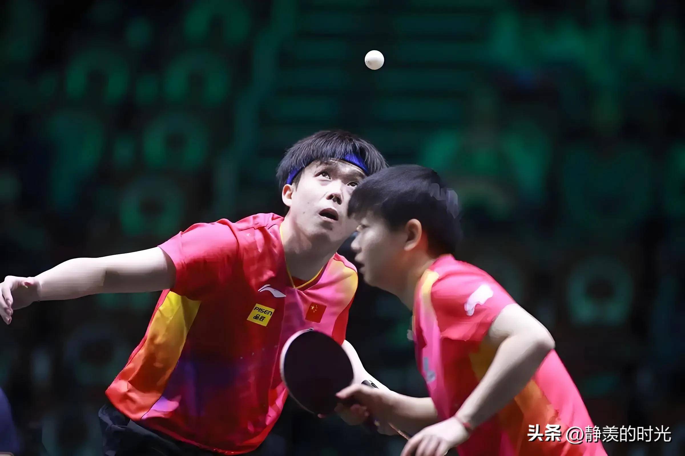 乒乓球选拔赛选手对决激烈，实力对抗