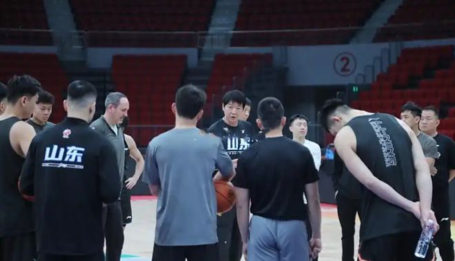 半岛体育网页版-青岛男篮一战成名，豪取首胜