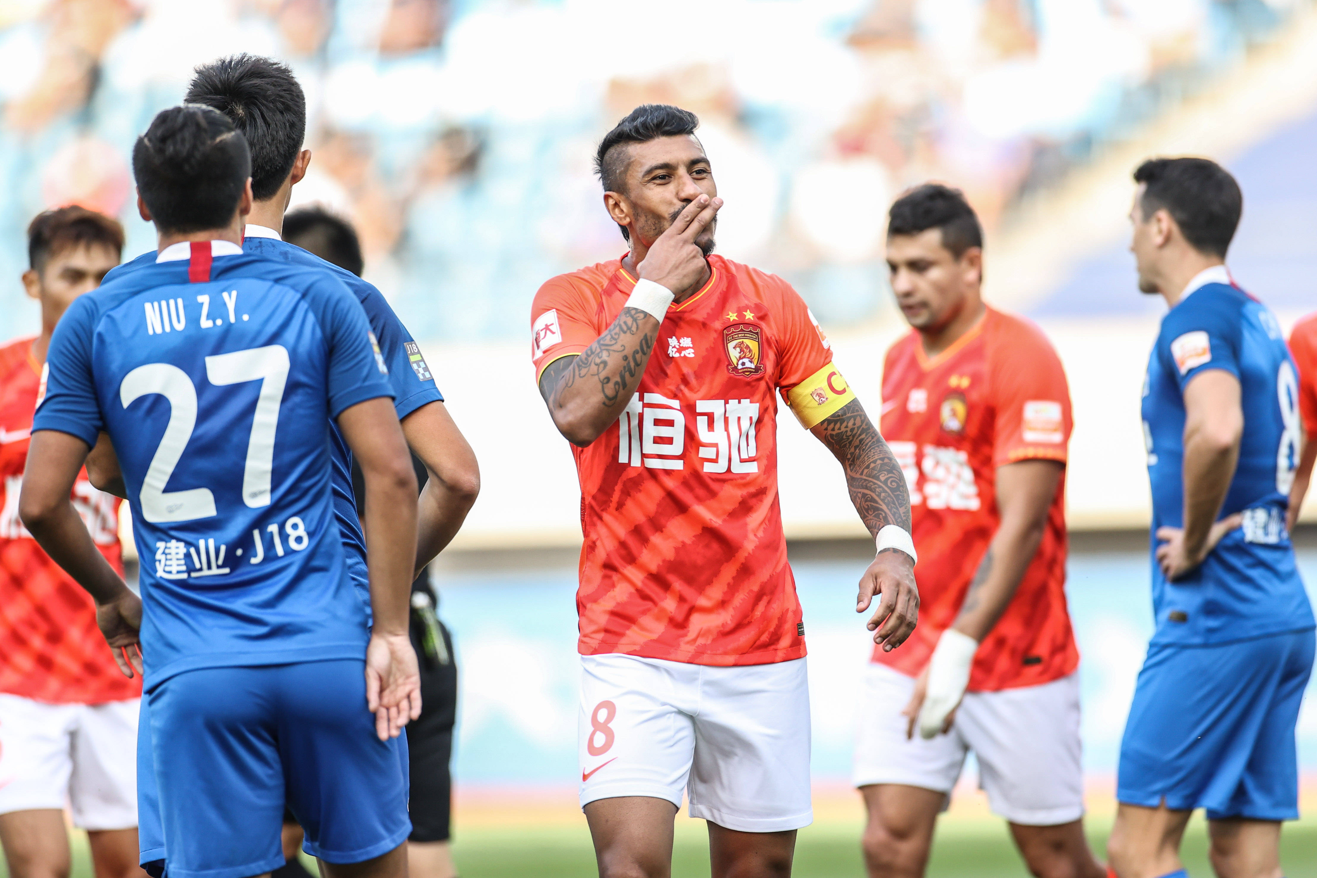 河南建业告捷，取得关键三分