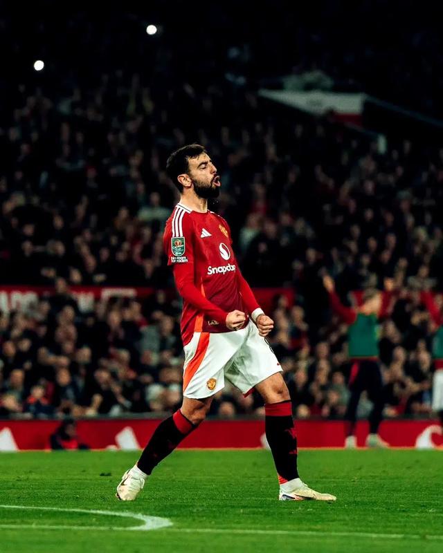 包含曼联客场大胜，卫冕冠军争冠形势看好的词条