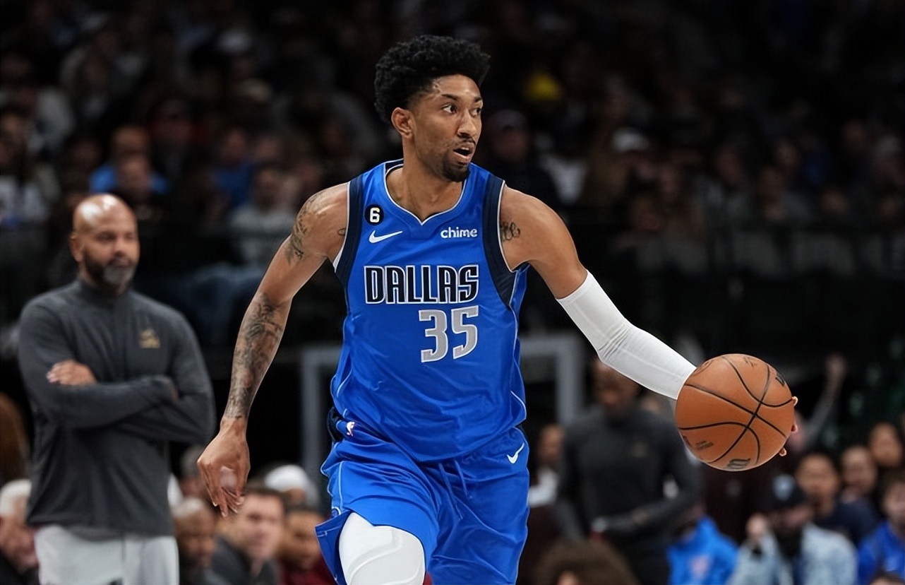 爵士逆转独行侠，米切尔表现全面