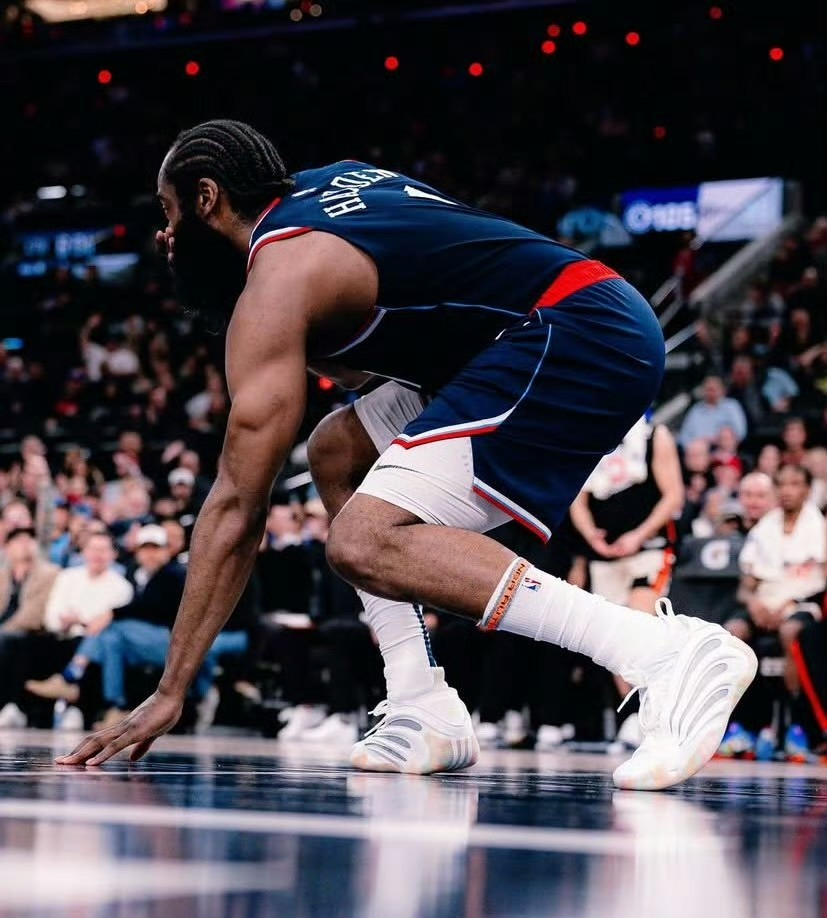 篮网绝杀马刺，哈登防守力破格罚进