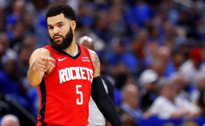 关于猛龙客场击败老鹰，范弗利特21分6助攻的信息