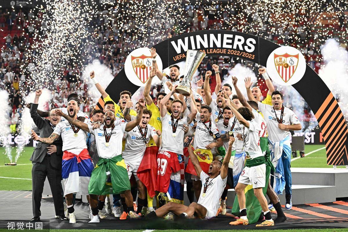 包含塞维利亚客场大胜，赢得关键三分的词条